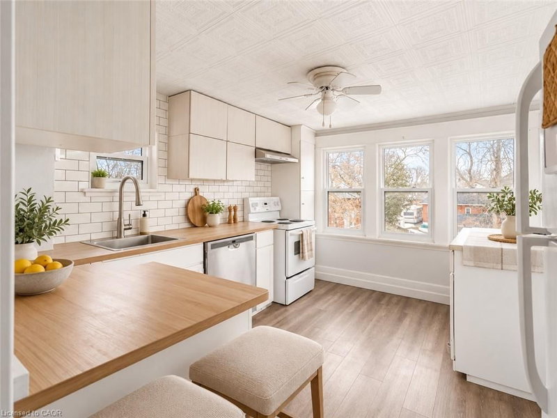 212 Sheridan Street photo 3