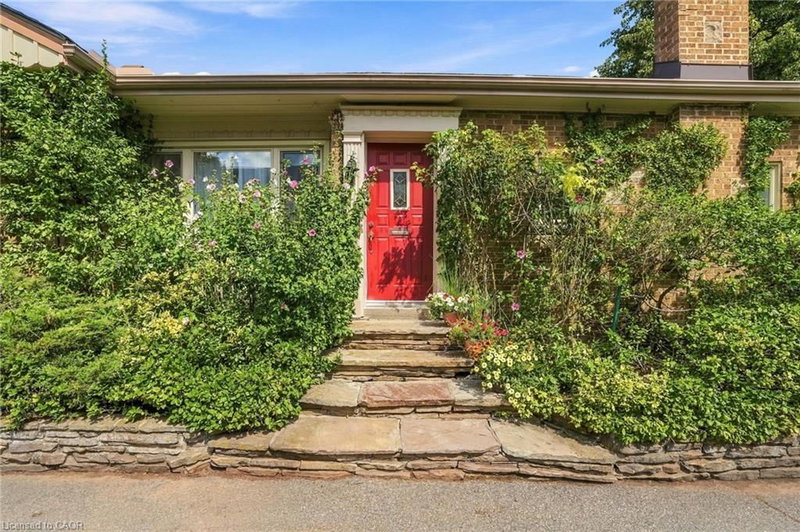 313 North Shore Boulevard W photo 2