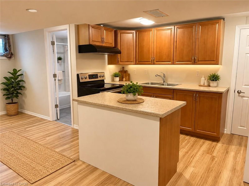249 Blucher Street photo 4