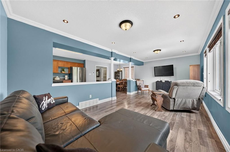 479 Doon South Drive photo 2