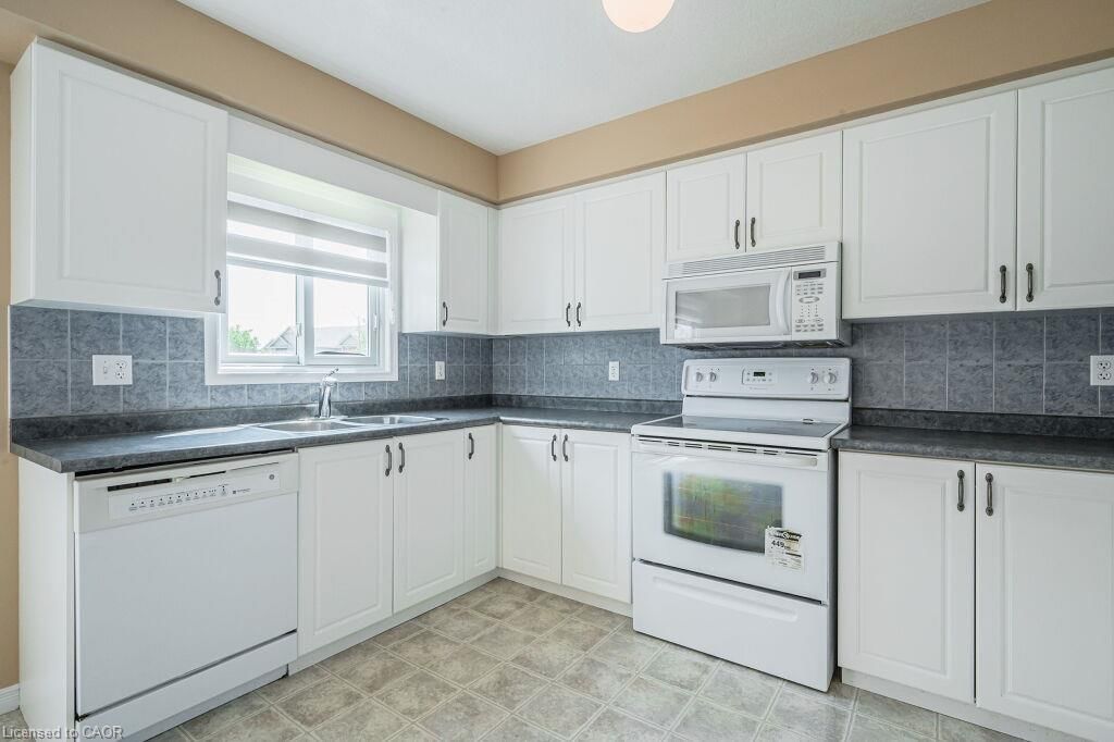4 Madeleine Street, Kitchener, view 14