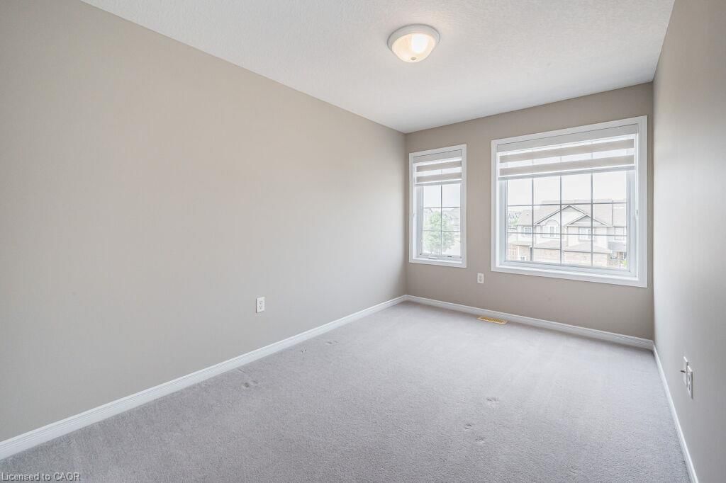 4 Madeleine Street, Kitchener, view 20