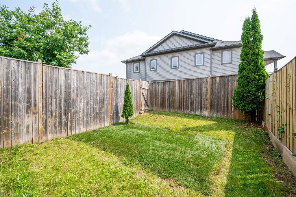 4 Madeleine Street, Kitchener, view 32
