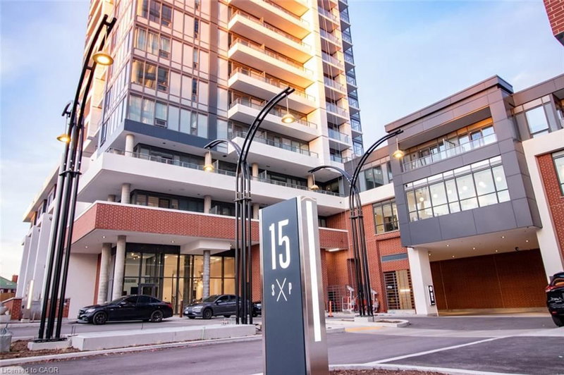 15 Wellington Street S photo 2