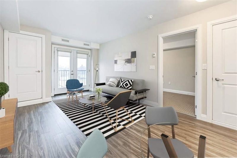 100 Bronte Street S photo 5