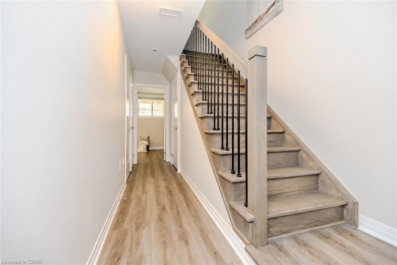 51 Sparrow Avenue photo 3