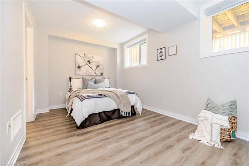 51 Sparrow Avenue photo 5