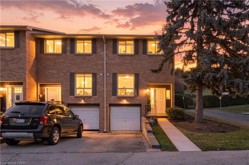 66 Summercrest Drive photo 2