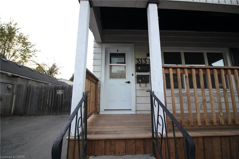 313 Wentworth Street N photo 2