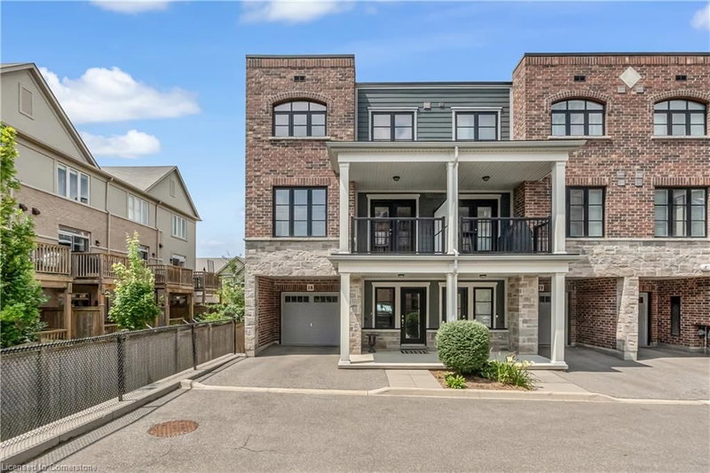 18 - 219 Dundas Street E