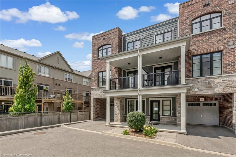 18 - 219 Dundas Street E