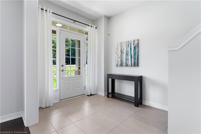10 - 215 Dundas Street E
