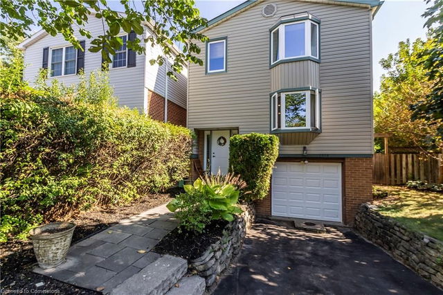 1216 Consort Crescent