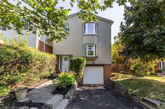 1216 Consort Crescent