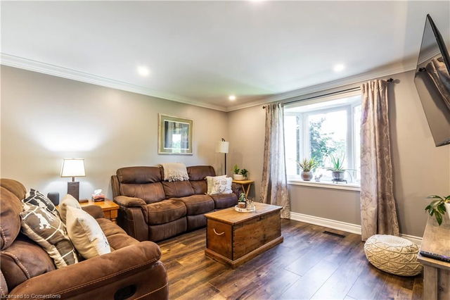 1216 Consort Crescent