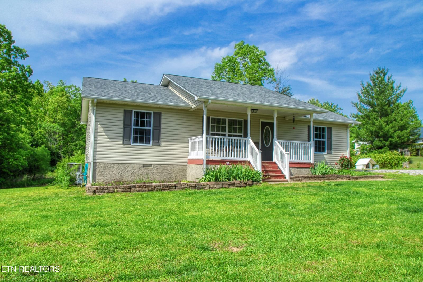 634 Robs Rd, Grimsley, TN 38565 — Photo 1
