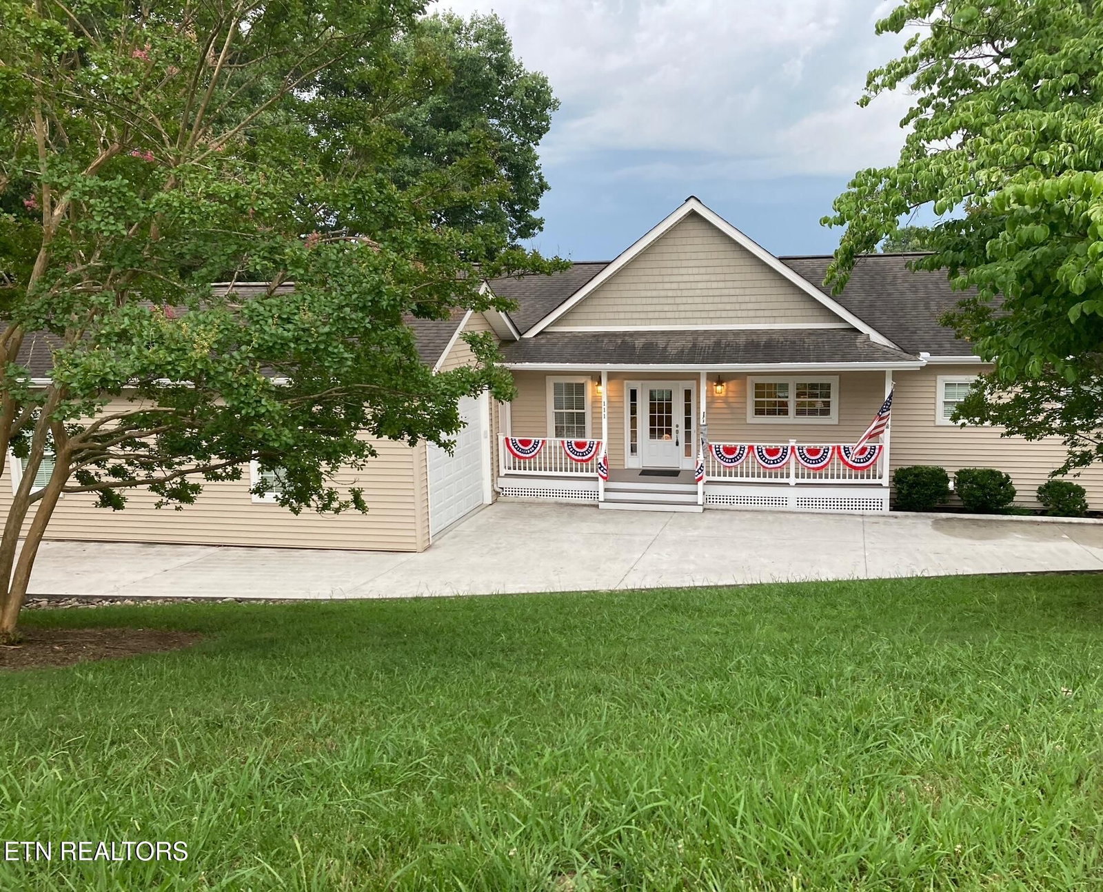 111 Deer Run Point, LaFollette, TN 37766 — Photo 1