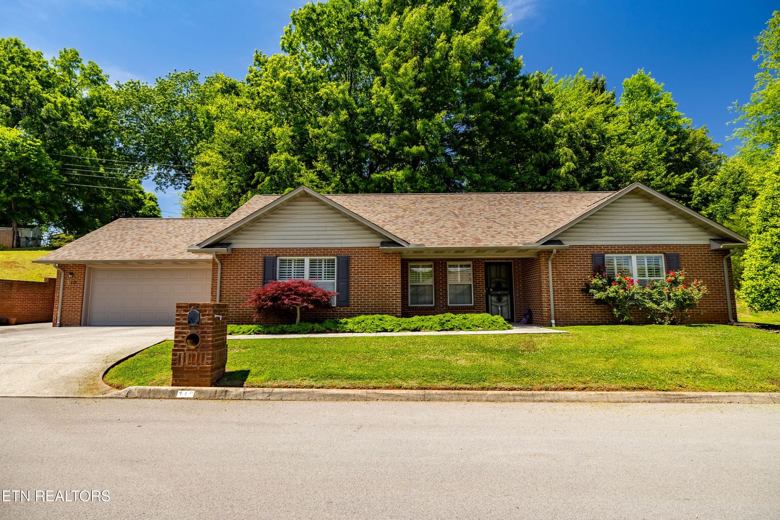 170 Manchester Drive, Maryville, TN 37803 — Photo 1