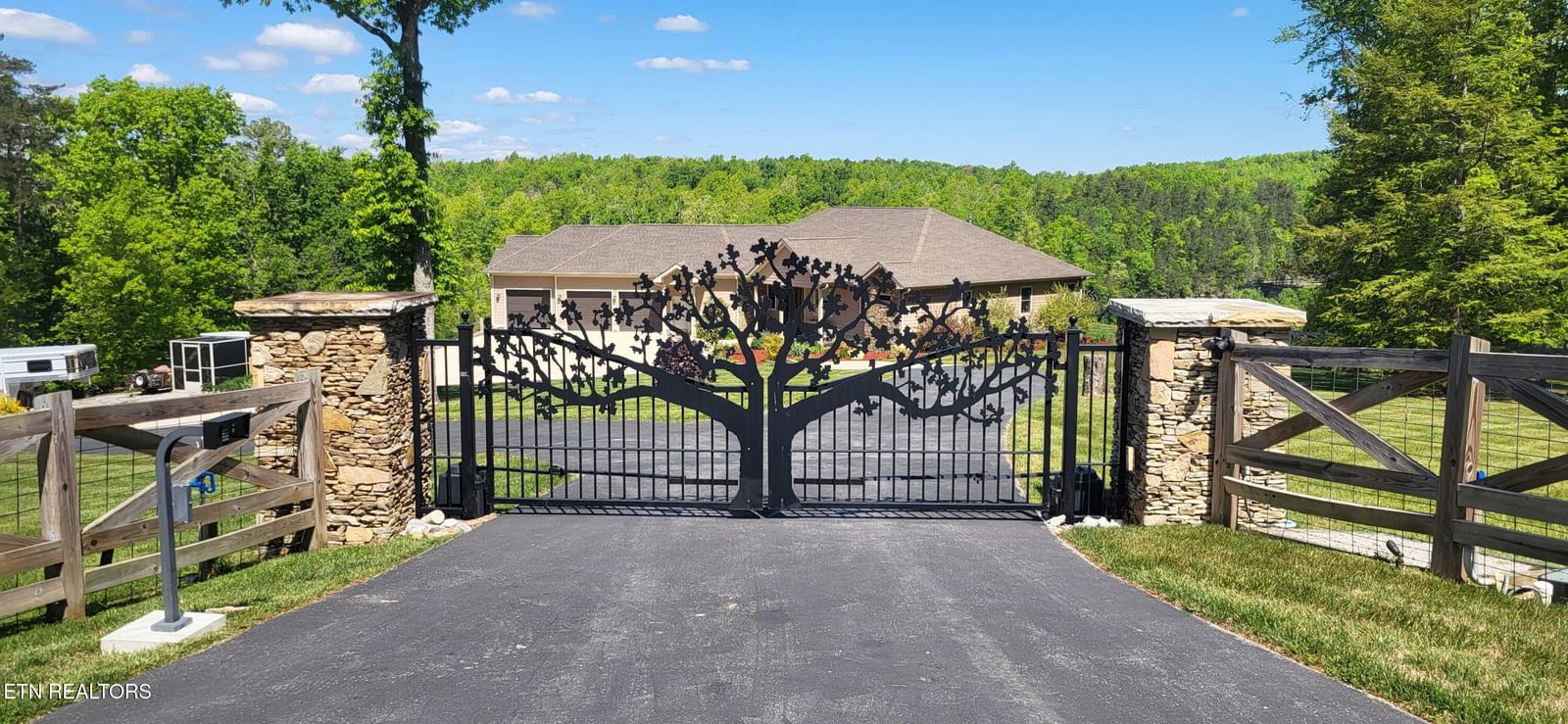 179 Eagle Blf BLF, Jamestown, TN 38556 — Photo 1