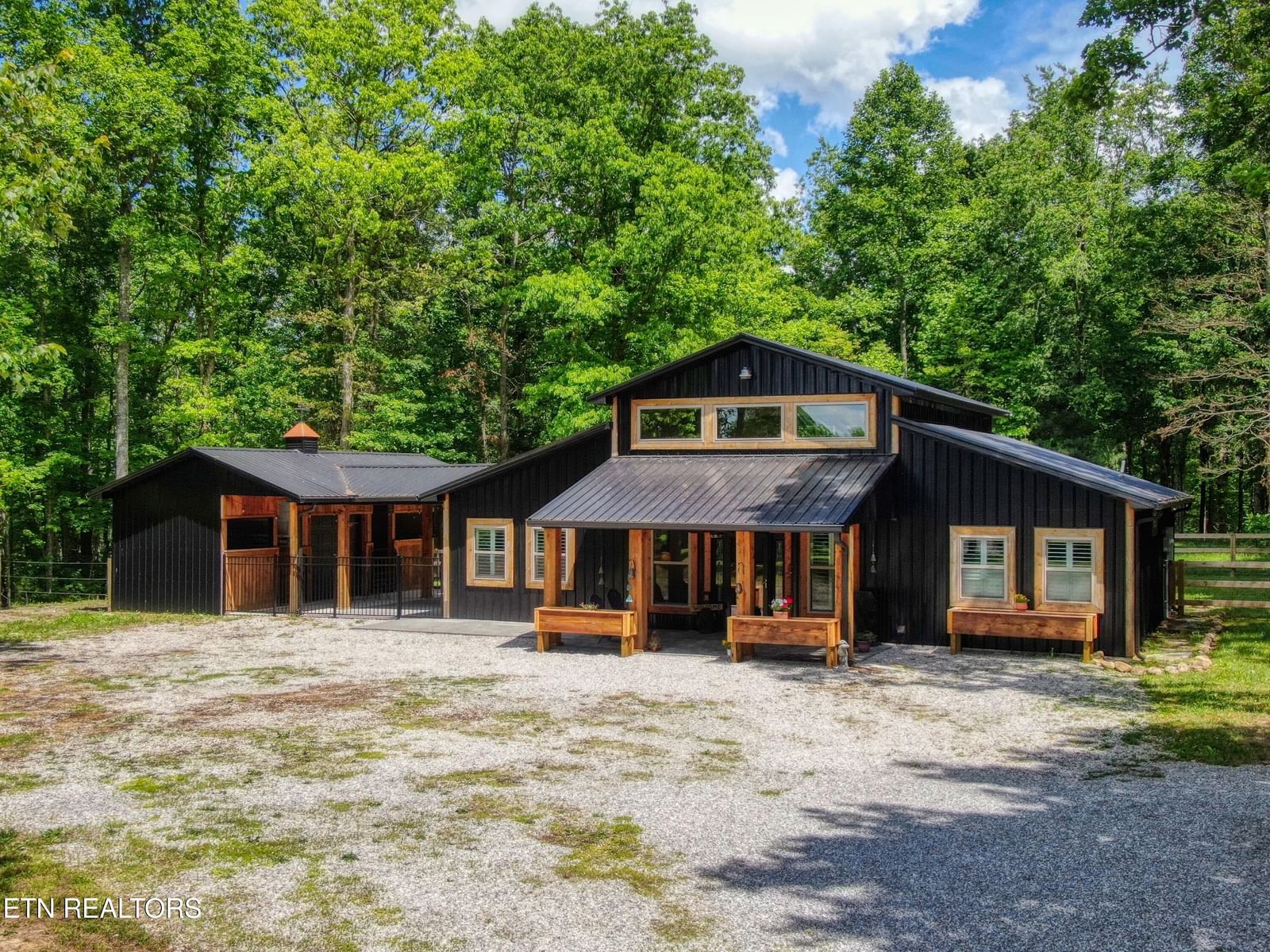 279 Crouch Branch Lane, Allardt, TN 38504 — Photo 1