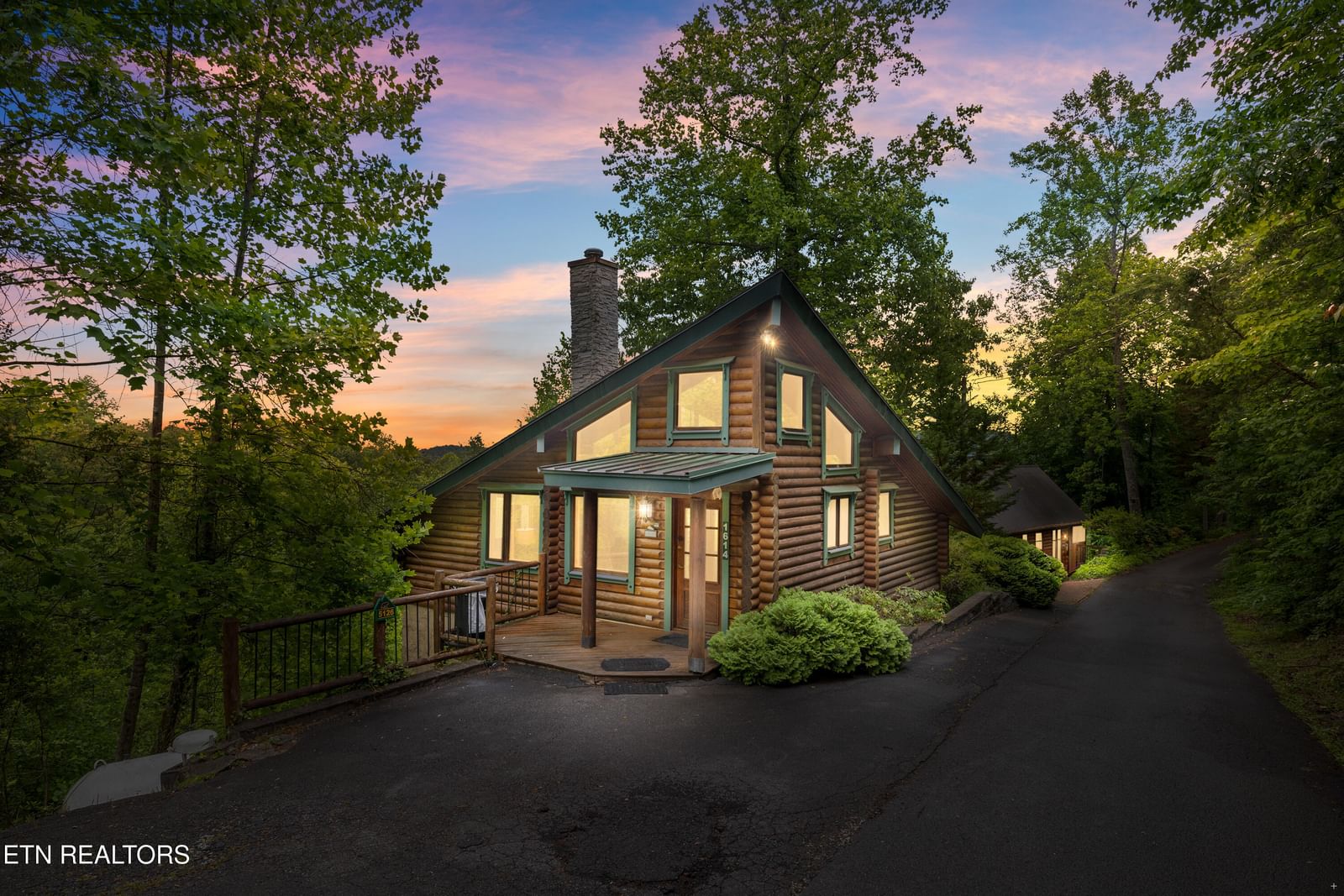1614 Ridgecrest Drive, Sevierville, TN 37876 — Photo 1