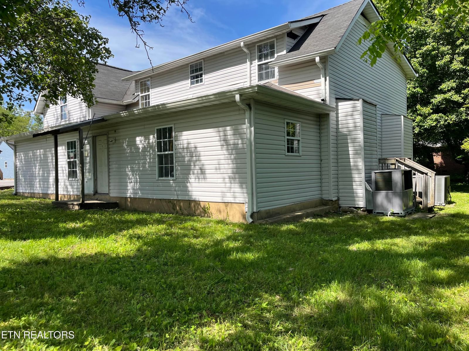 140 Burnett St, Crossville, TN 38555 — Photo 1