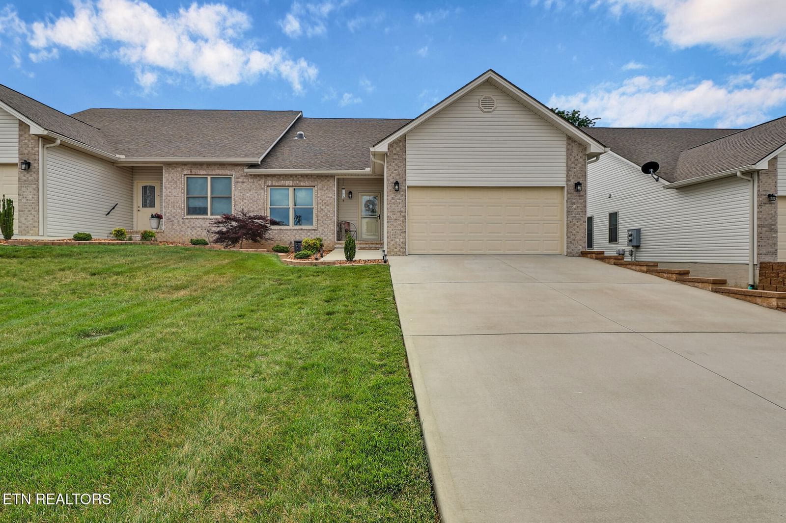 384 Woodgate Drive, Crossville, TN 38571 — Photo 1