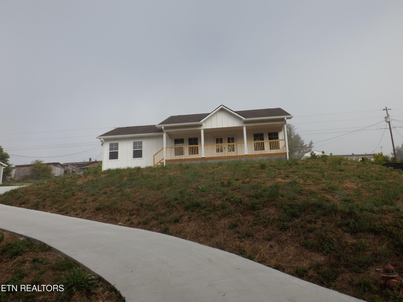 328 Wilson Hurst St, Tazewell, TN 37879 — Photo 1