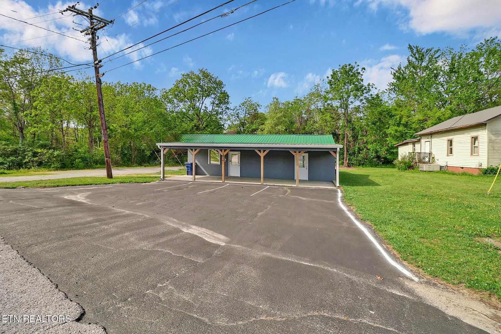 1074 S Main St, Crossville, TN 38555 — Photo 1