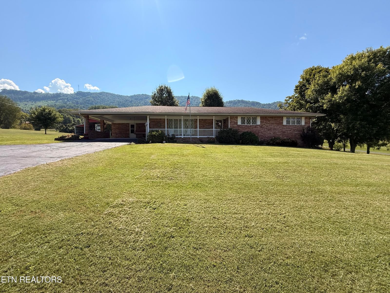 51972 Veterans Memorial Hwy, Big Stone Gap, VA 24219 — Photo 1