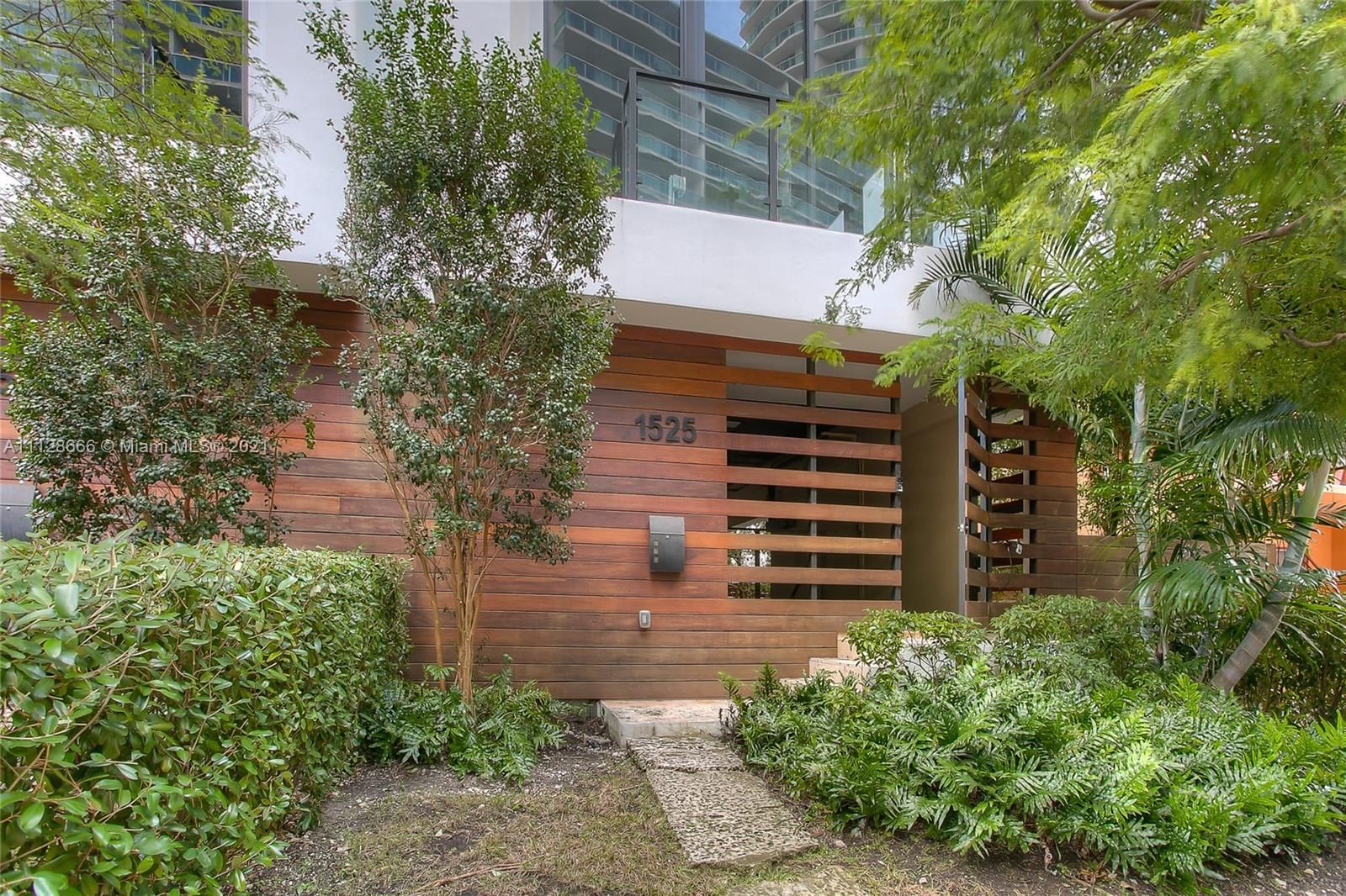 1525 Bay Rd, Unit 1525 - 1