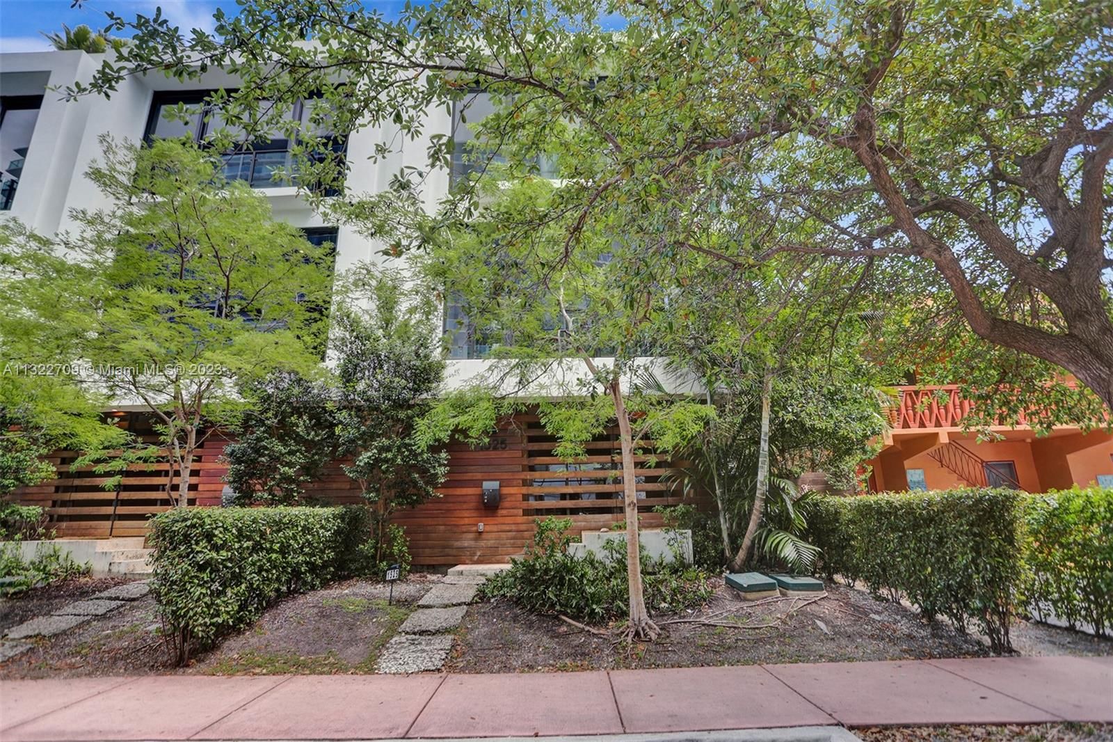 1525 Bay Rd, Unit 1525 - 1