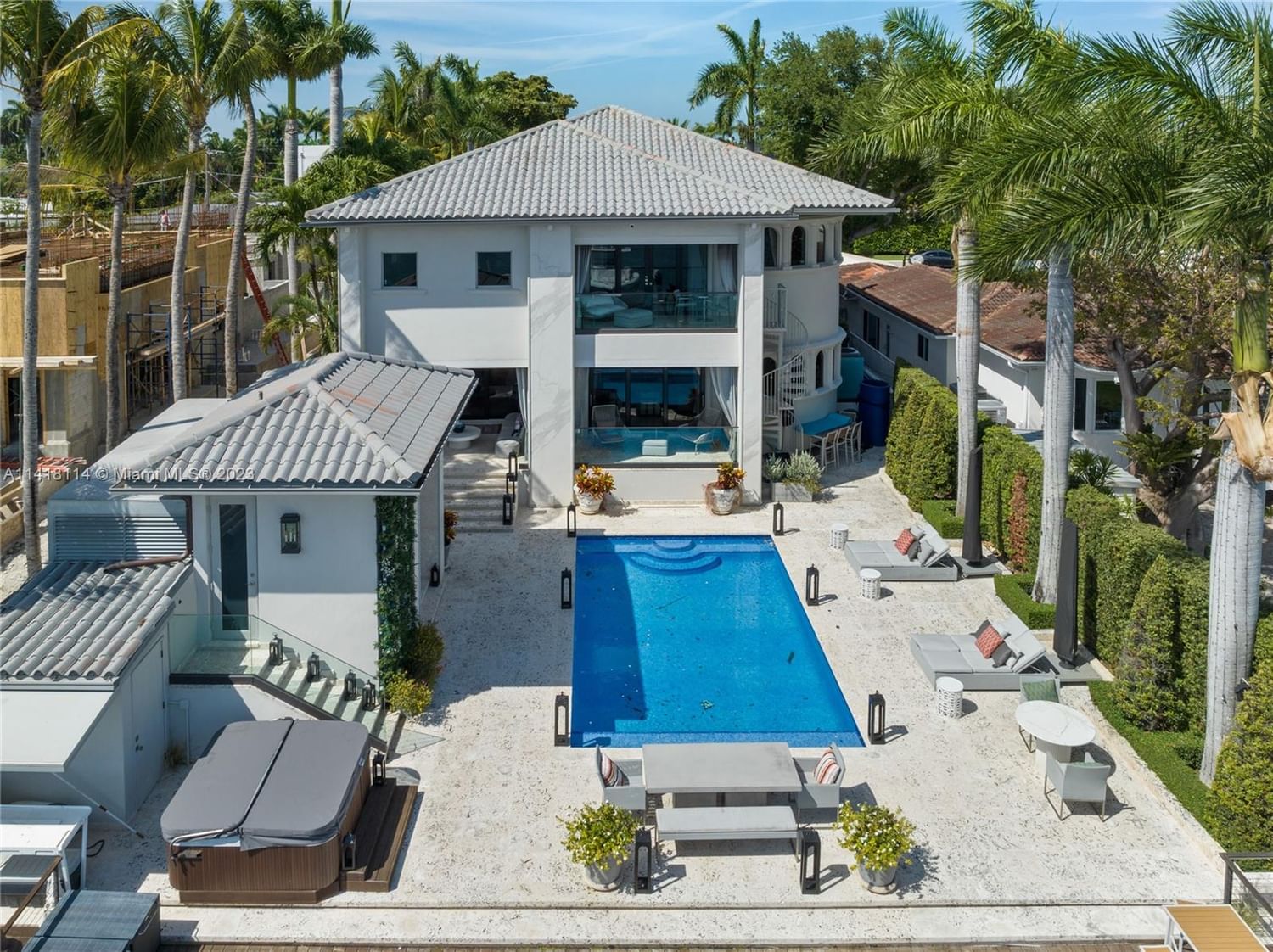 176 S Hibiscus Dr - 1