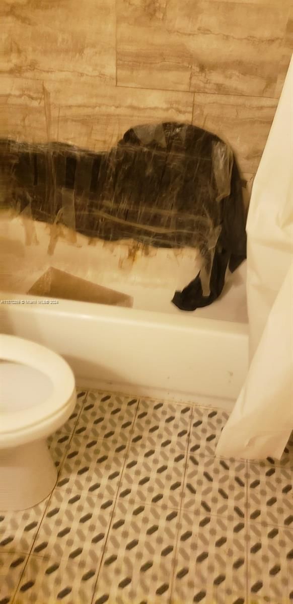 1201 SW 73rd Ave - 1