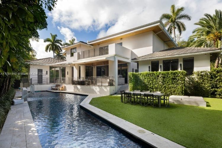 2555 Regatta Ave - 1