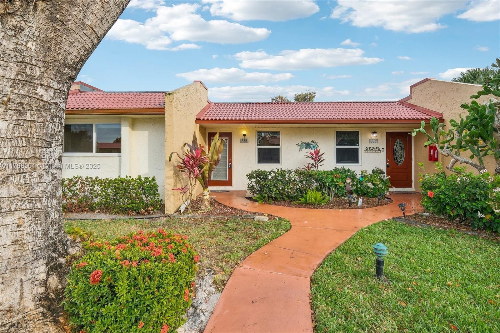 338 LAKE EVELYN DR - 1