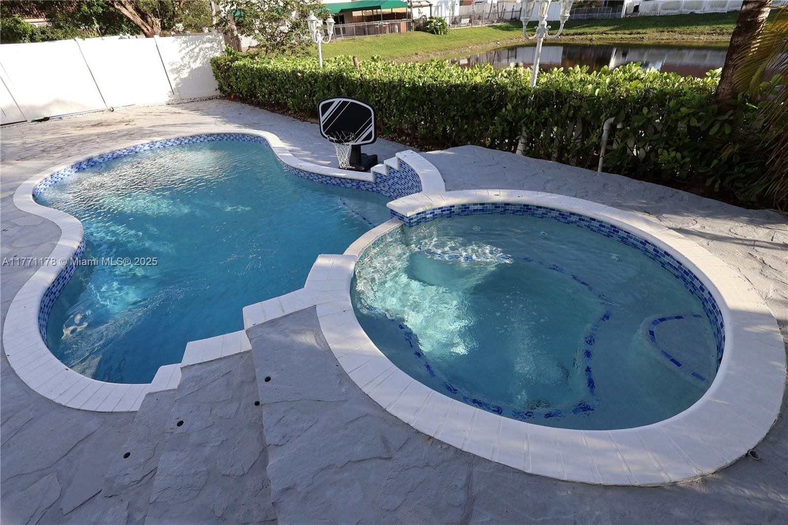 15560 SW 14th St - 1