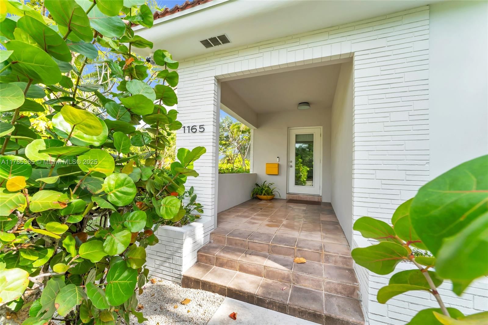 1165 NE 105th St - 1