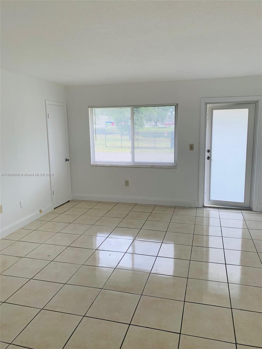 2647 NE 204 ter, Unit 2647 - 1