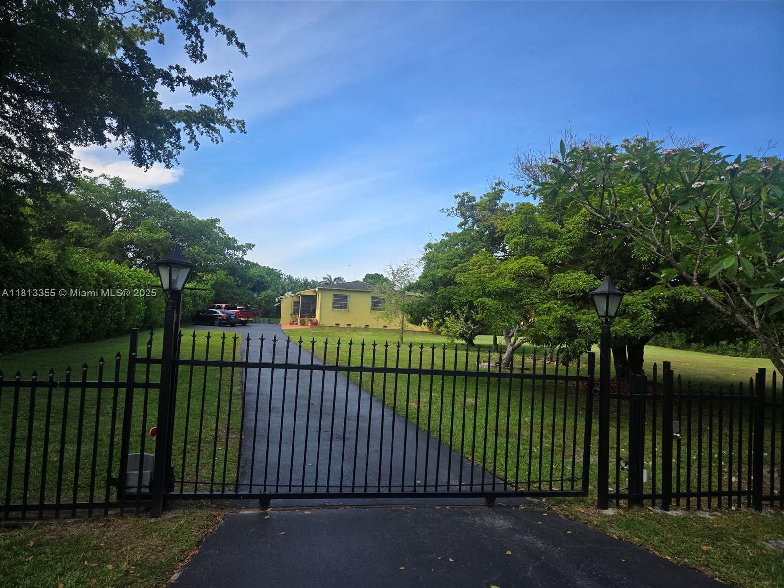 12401 SW 47th St - 1