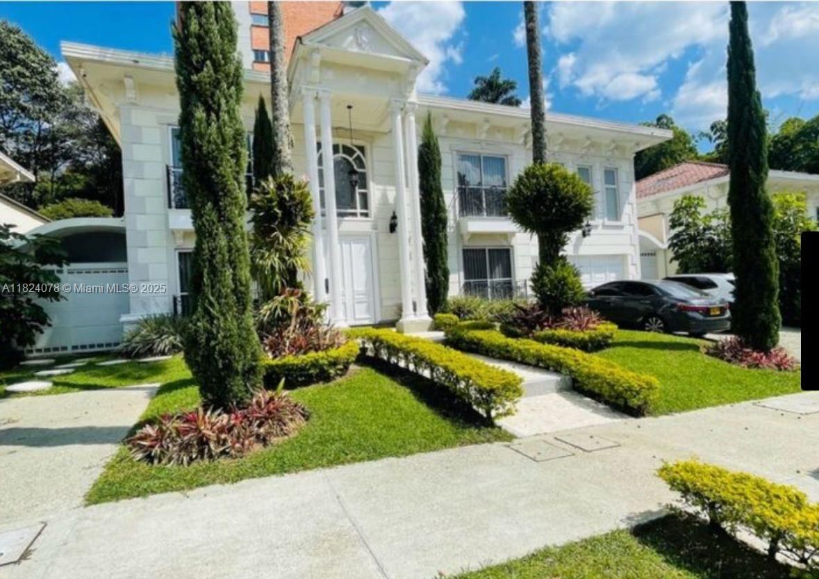 20 ST Loma Montesori Poblado Medellin Colombia - 1