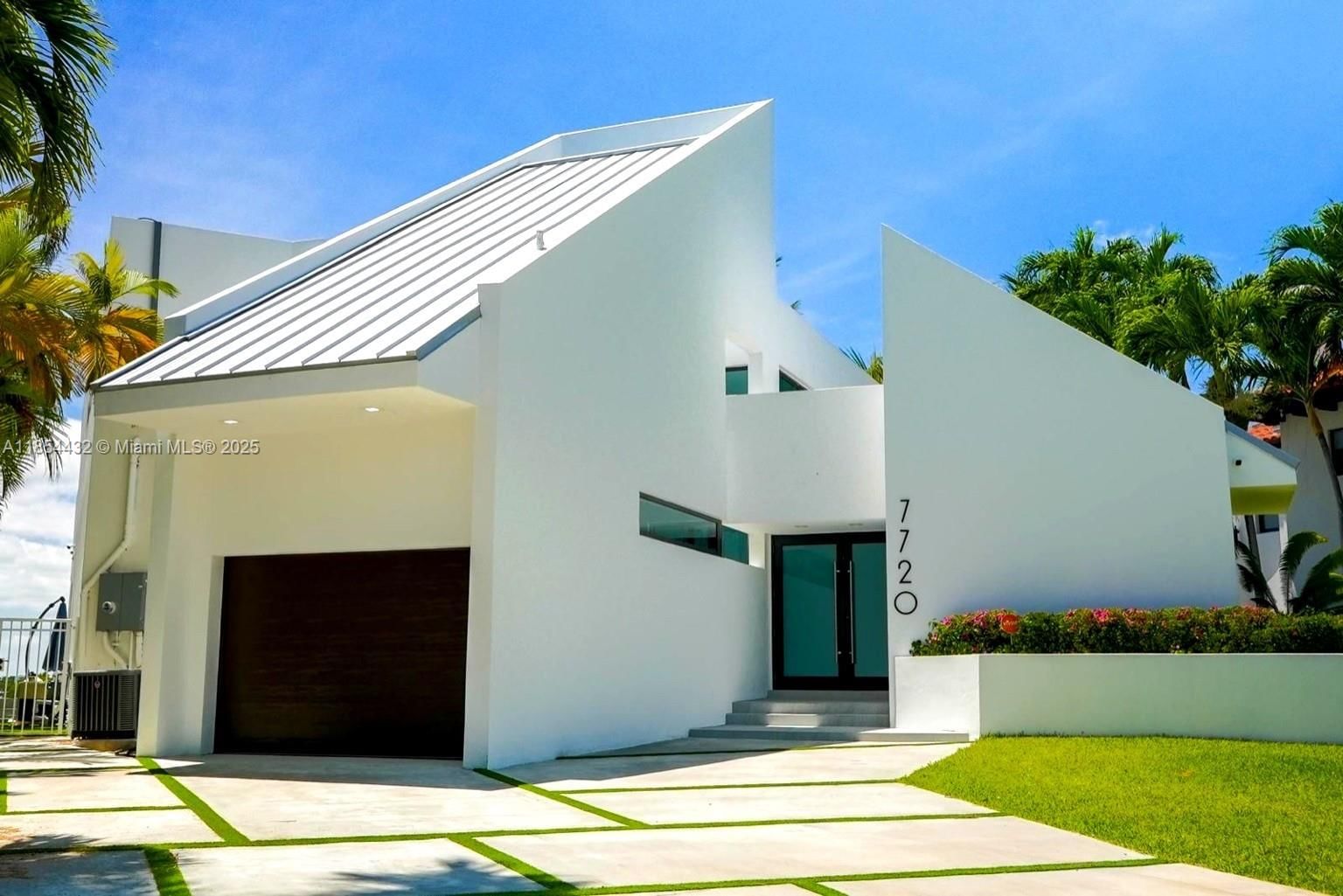 7720 Miami View Dr - 1