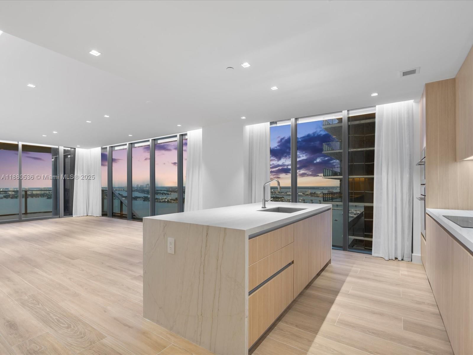 700 NE 24TH ST, Unit 3207 - 1