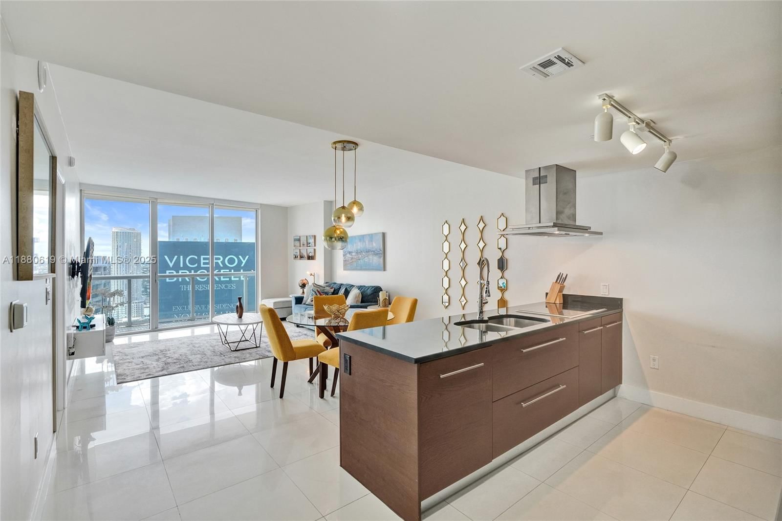 485 BRICKELL AVE, Unit 4207 - 1