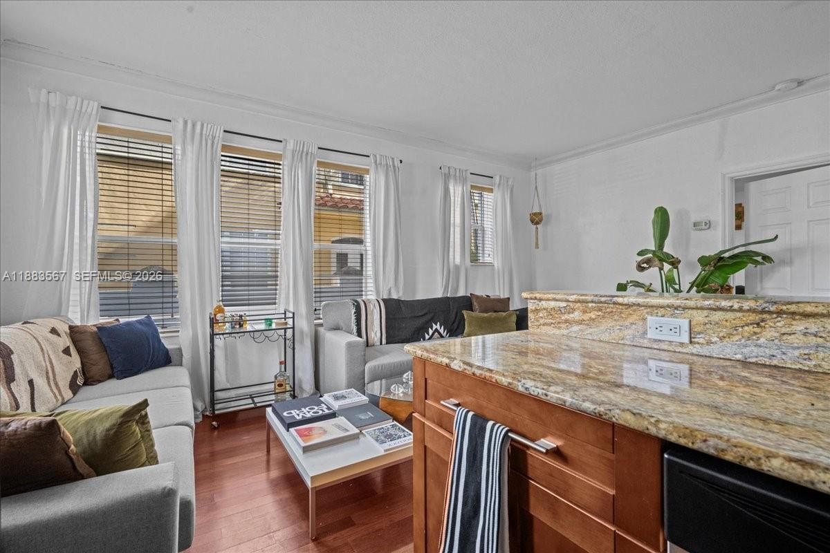 1027 PENNSYLVANIA AVE, Unit 101 - 1