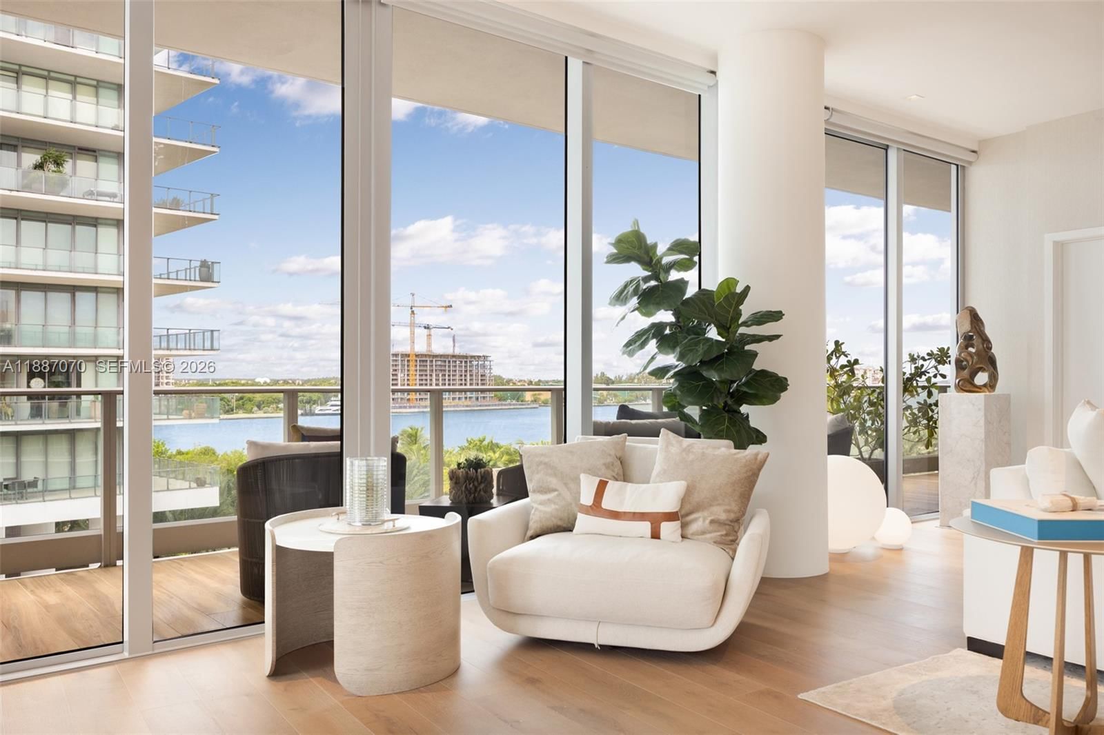 801 S POINTE DR, Unit PH602 - 1