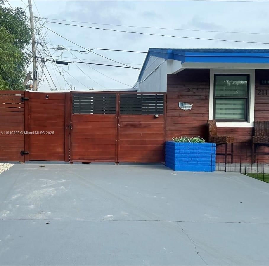 2115 NW 185TH ST, Unit B - 1