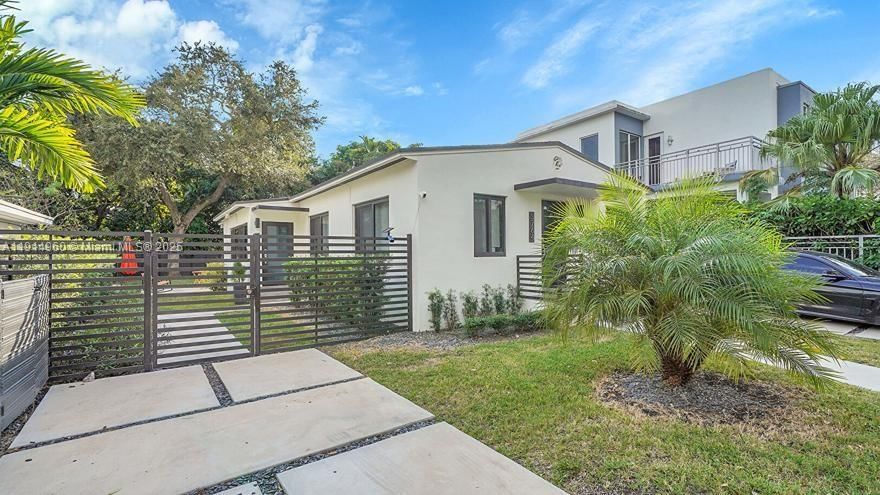 3764 SW 27th Ln, Unit 3762 - 1