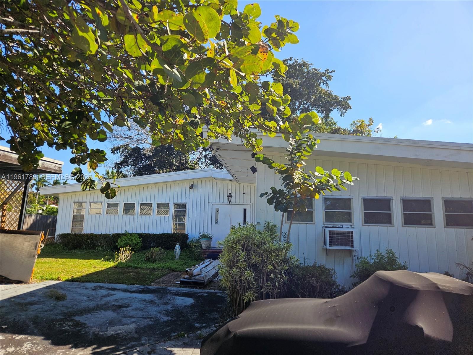 4610 SW 55TH AVE - 1