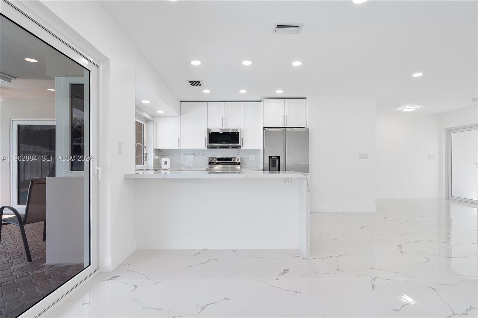 5711 NE 20th Ter - 12